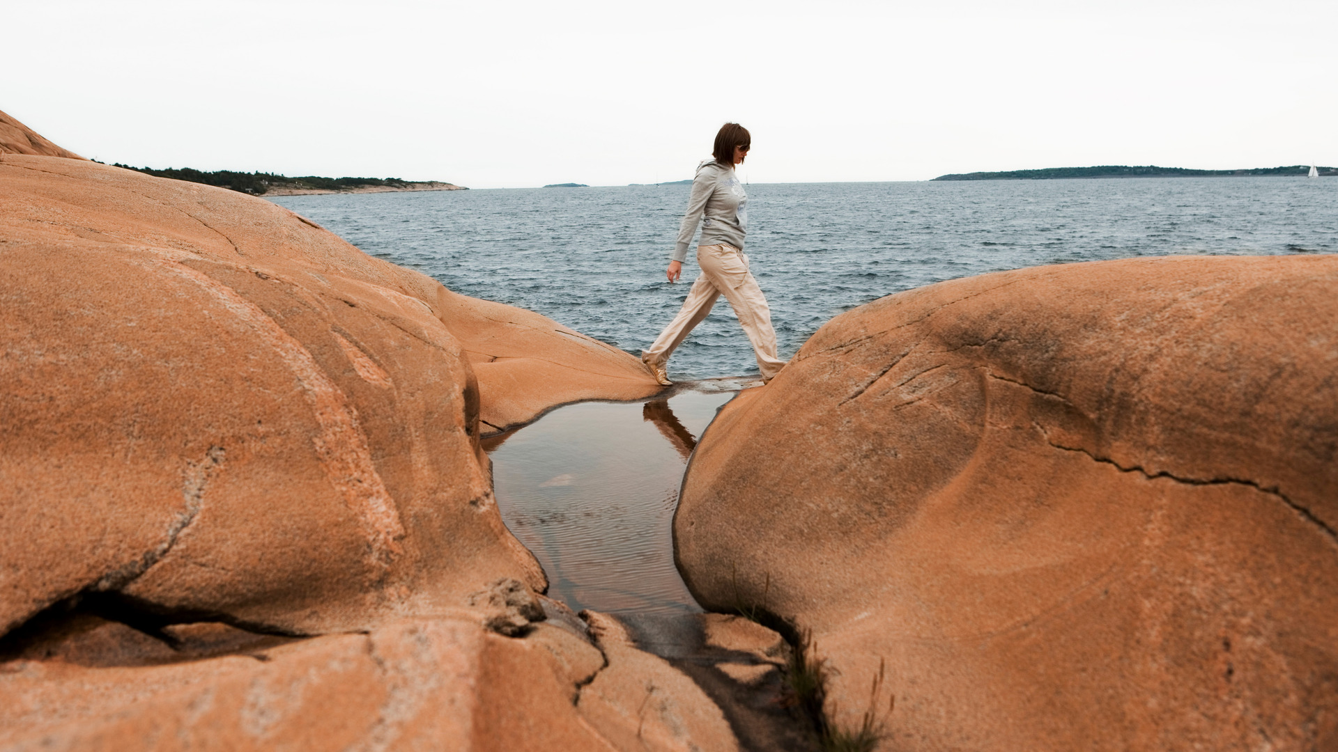 Kvinne på svaberg